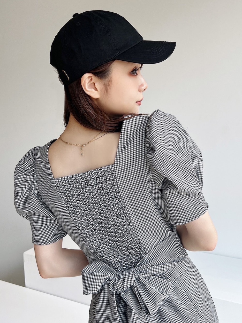 その他のシャツ/ブラウス、その他のその他パンツ、ホワイト系のサンダルを着用したレディースの夏コーディネートの4枚目の写真