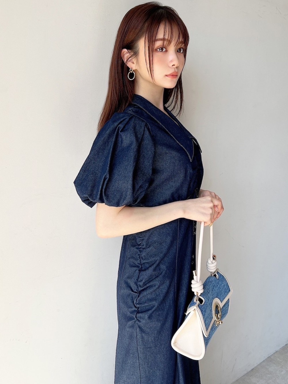 「RESEXXY、リゼクシー、春服コーデ、春色、春カラー、キレイめコーデ、春、ワンピース、デニム、マーメイドワンピース」｜「RESEXXYのギャザーデザインマーメイドワンピース（ワンピース、ブルー系）」を使った、miyuさん（レディース・152cm）の春コーディネートの3枚目の写真