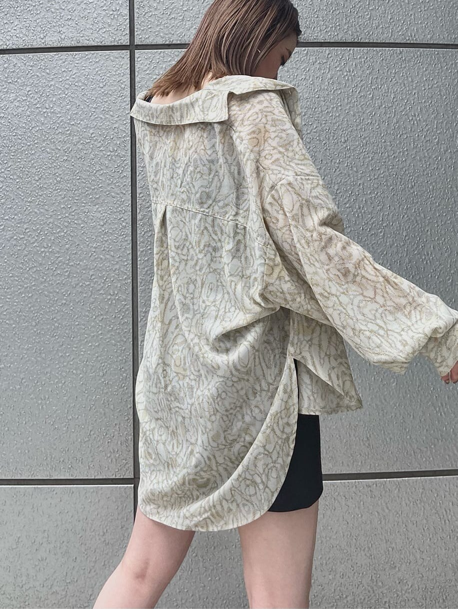 ブラック系のキャミソール、その他のシャツ/ブラウス、ブラック系のサンダルを着用したレディースの夏コーディネートの5枚目の写真