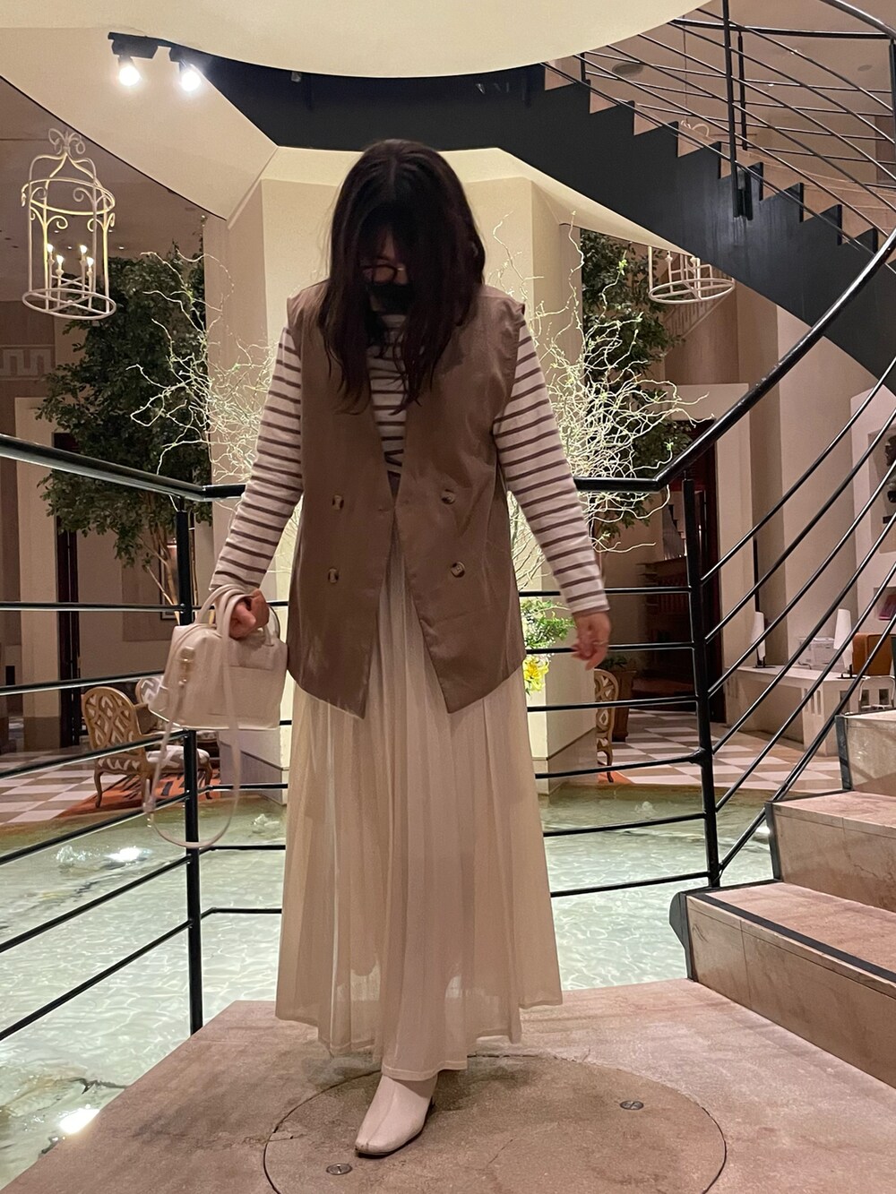 「ごきげんウィーク、春コーデ」｜「apres jourのアイテム（トップス、ベージュ系）」を使った、unaさん（レディース・161cm）の春コーディネートの2枚目の写真