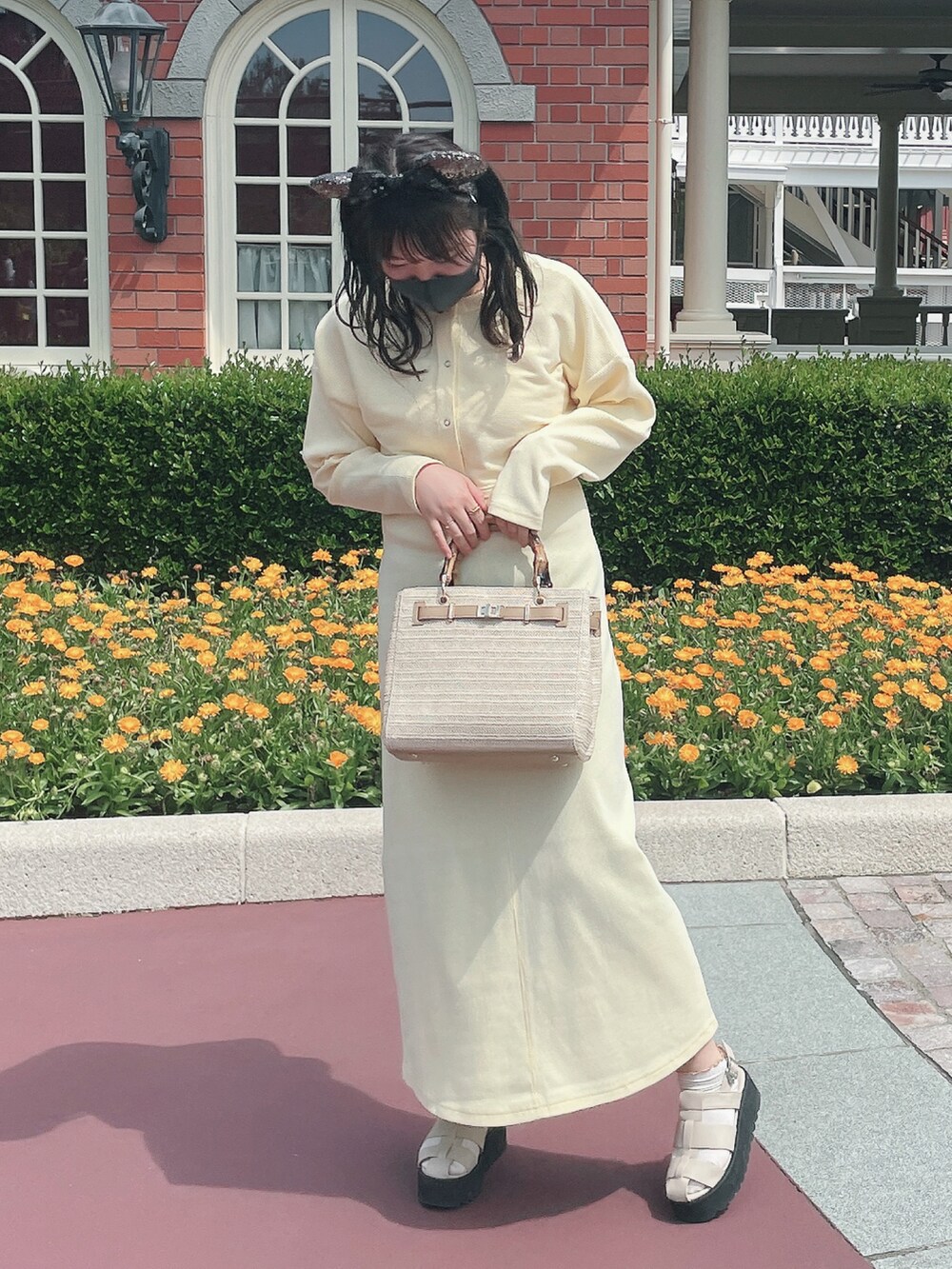 「春夏コーデ、ワンピーススタイル」｜「mysticのアイテム（ワンピース、イエロー系）」を使った、unaさん（レディース・161cm）の夏コーディネートの3枚目の写真