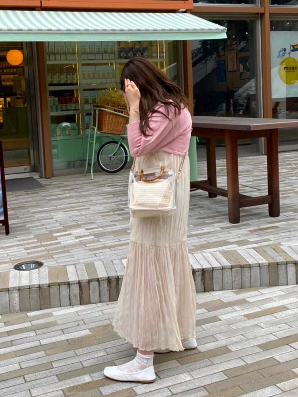「カラーコーデ、大人女子」｜「mysticのアイテム（ワンピース/ドレス、ピンク系）」を使った、unaさん（レディース・161cm）の夏コーディネートの2枚目の写真