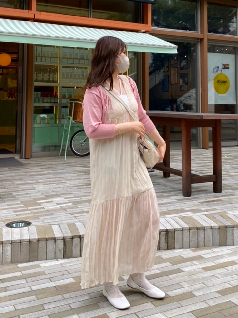 「カラーコーデ、大人女子」｜「mysticのアイテム（ワンピース/ドレス、ピンク系）」を使った、unaさん（レディース・161cm）の夏コーディネートの3枚目の写真