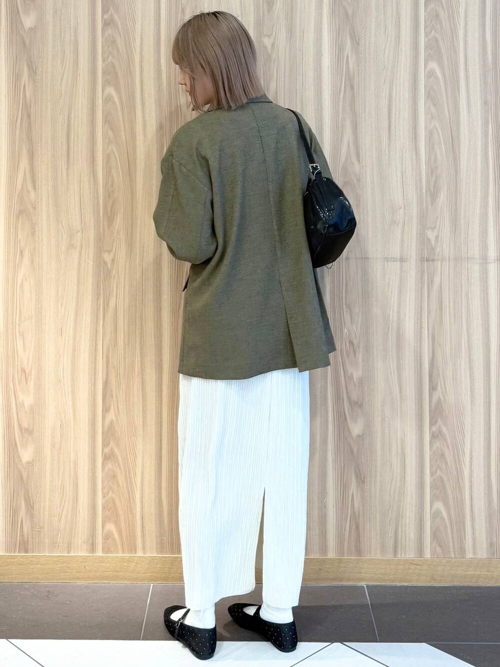 「ワントーン、差し色コーデ、ベーシック/シンプル、LOWRYS FARM、ローリーズスタイル_LOWRYS FARM、骨格ストレート」|「LOWRYS FARMのジャガードフリンジLS 102891(Tシャツ/カットソー、ベージュ系)」を使った、ローサさん(レディース・159cm)の春コーディネートの3枚目の写真