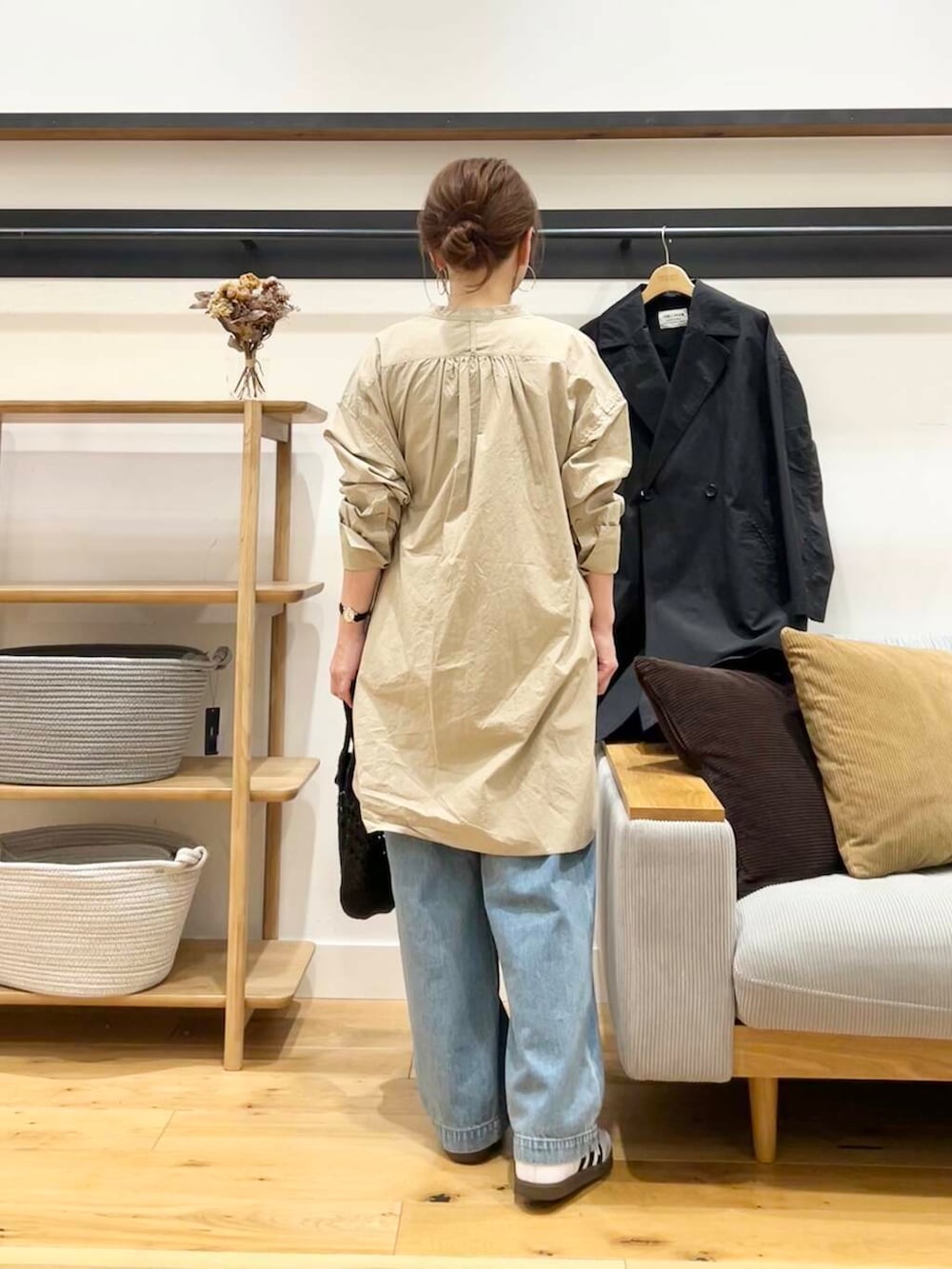 「doors、低身長コーデ、40代、春カラーコーデ、骨格ストレート、イエベ春、ストレート×イエベ春、ストレート×イエベ」｜「FORK&SPOONのFORK&SPOON　オーバーライトミドルコート（その他アウター、ブラック系）」を使った、+++ゆき+++さん（レディース・151cm）の春コーディネートの3枚目の写真
