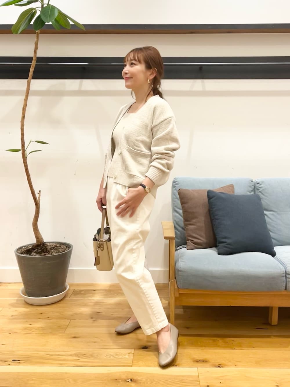 「FORK&SPOONのFORK&SPOON ミックスヤーンVネックカーディガン(カーディガン/ボレロ、ベージュ系)」を使った、+++ゆき+++さん(レディース・151cm)の冬コーディネートの4枚目の写真