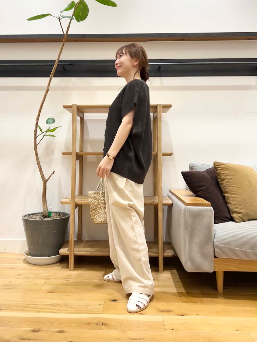「サマーニット、doors、低身長コーデ、骨格ストレート、イエベ春、ストレート×イエベ春、ストレート×イエベ」｜「URBAN RESEARCH DOORSのグルカサンダル（サンダル、ホワイト系）」を使った、+++ゆき+++さん（レディース・151cm）の春コーディネートの2枚目の写真