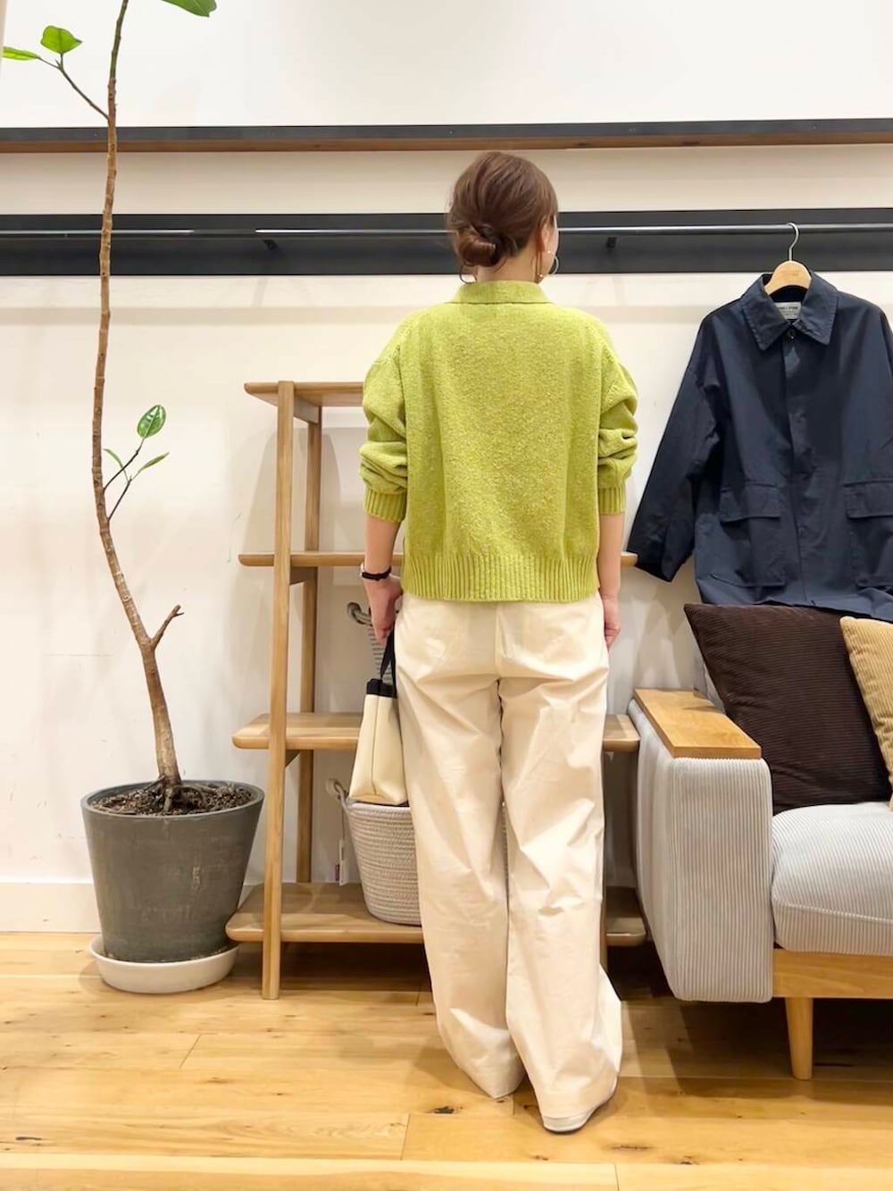 「doors、低身長コーデ、40代、春カラーコーデ、骨格ストレート、イエベ春、ストレート×イエベ春、春アウターコーデ、ストレート×イエベ」｜「FORK&SPOONのFORK&SPOON　バルカラーライトコート（ステンカラーコート、ブルー系）」を使った、+++ゆき+++さん（レディース・151cm）の春コーディネートの3枚目の写真