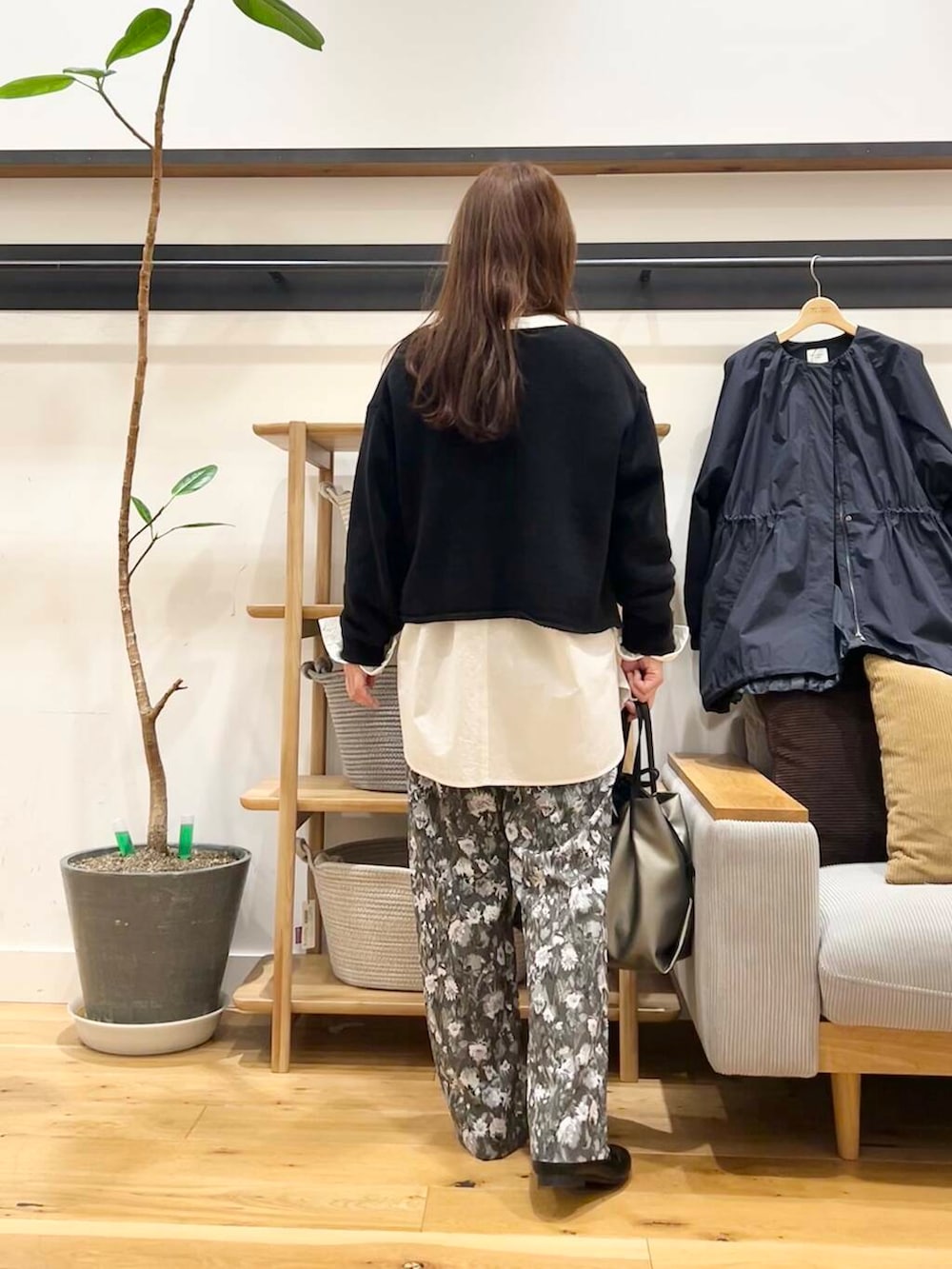 「doors、低身長コーデ、40代、春カラーコーデ、骨格ストレート、イエベ春、ストレート×イエベ春、ストレート×イエベ、春のジャケットスタイル」｜「RODE SKOの『MADE IN JAPAN』ソフトコインローファー（ローファー、ブラック系）」を使った、+++ゆき+++さん（レディース・151cm）の春コーディネートの4枚目の写真
