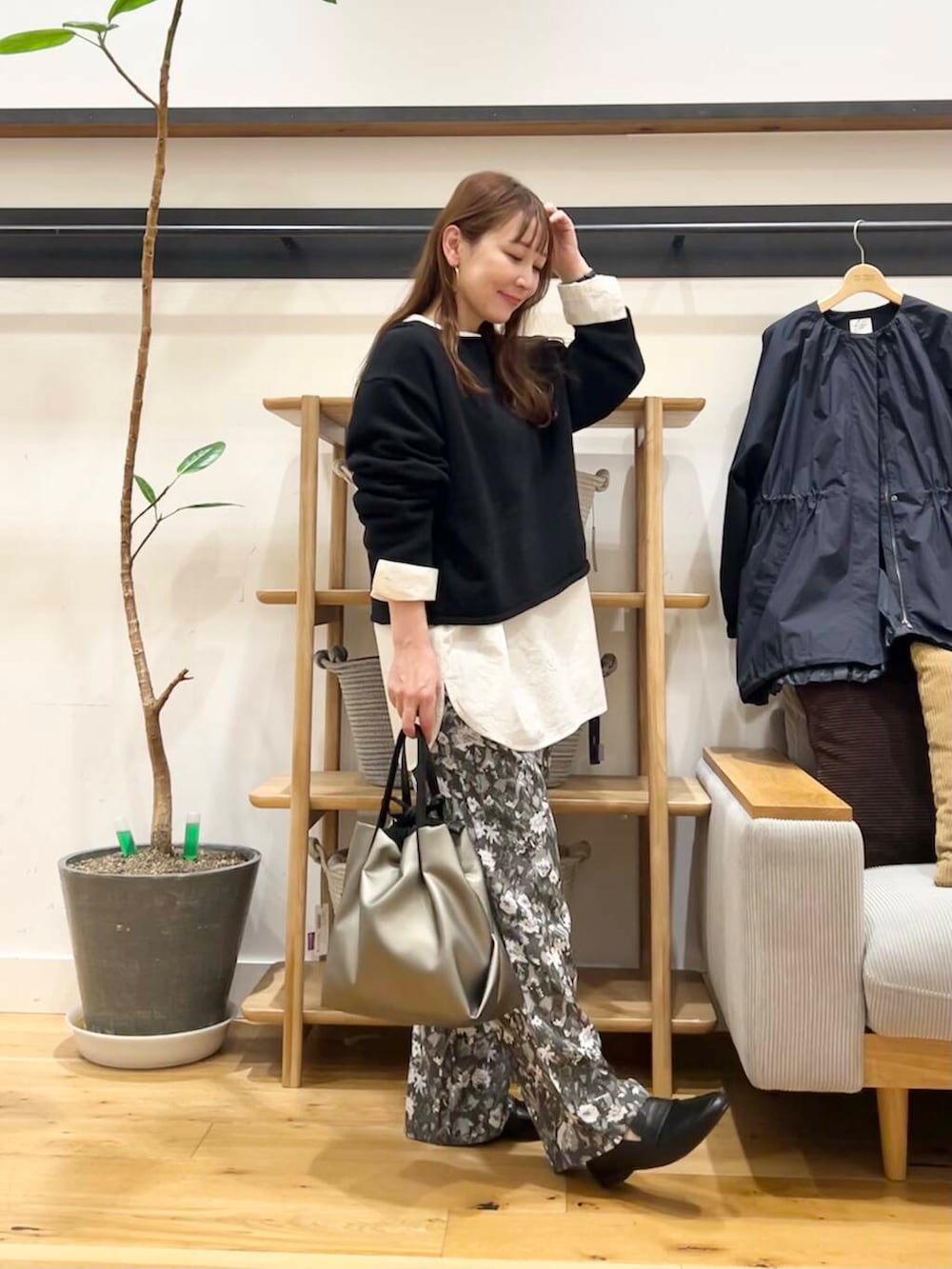 「doors、低身長コーデ、40代、春カラーコーデ、骨格ストレート、イエベ春、ストレート×イエベ春、ストレート×イエベ、春のジャケットスタイル」｜「RODE SKOの『MADE IN JAPAN』ソフトコインローファー（ローファー、ブラック系）」を使った、+++ゆき+++さん（レディース・151cm）の春コーディネートの2枚目の写真