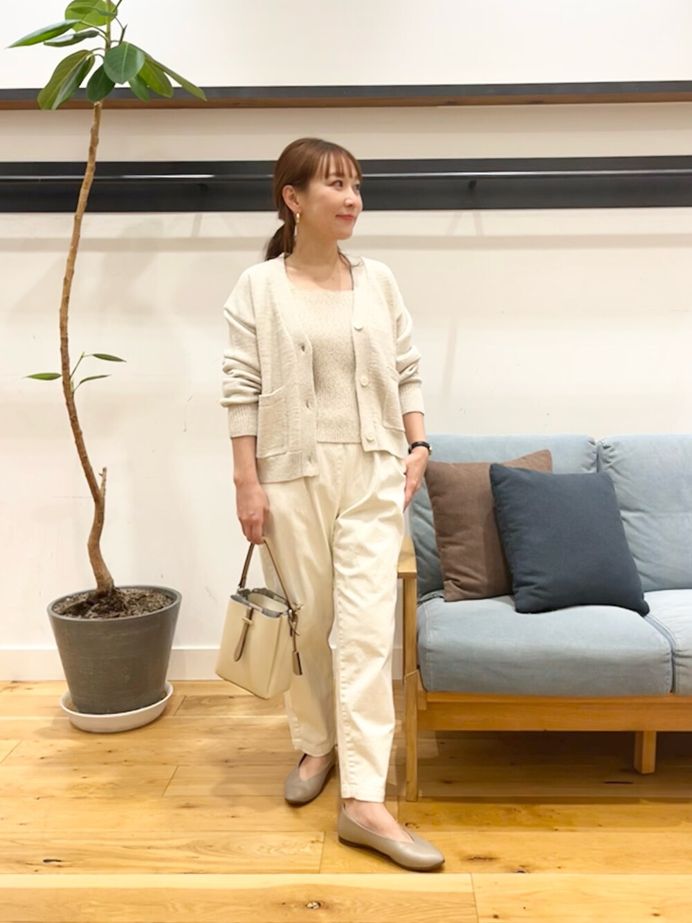 「FORK&SPOONのFORK&SPOON ミックスヤーンVネックカーディガン(カーディガン/ボレロ、ベージュ系)」を使った、+++ゆき+++さん(レディース・151cm)の冬コーディネートの3枚目の写真