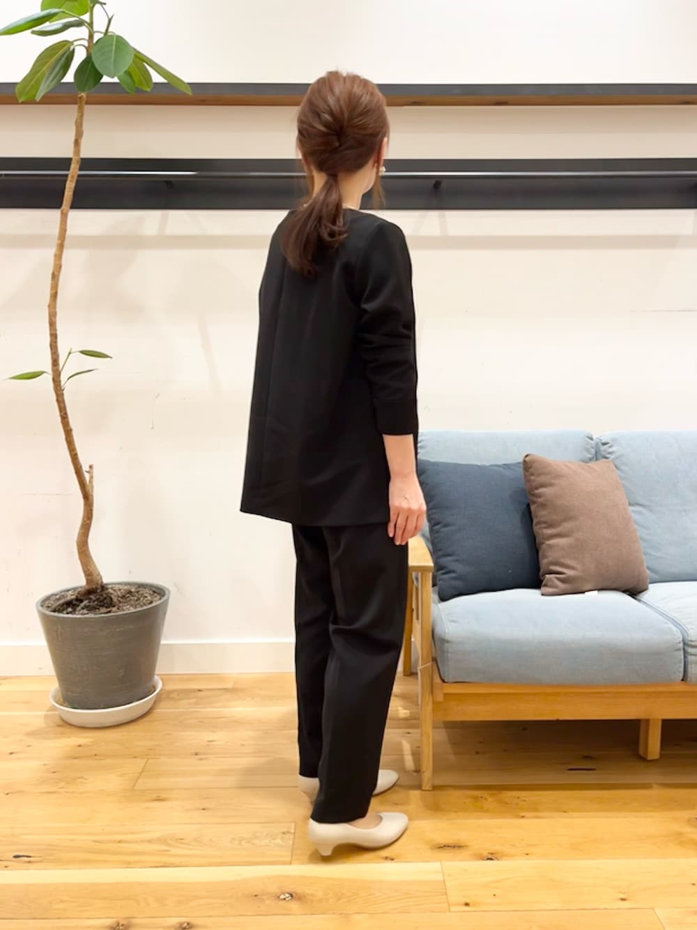 「セットアップ、オケージョン、セレモニー、入学式、卒業式、セレモニーコーデ」｜「URBAN RESEARCH DOORSのソフトヒールパンプス（パンプス、グレー系）」を使った、+++ゆき+++さん（レディース・151cm）の冬コーディネートの2枚目の写真