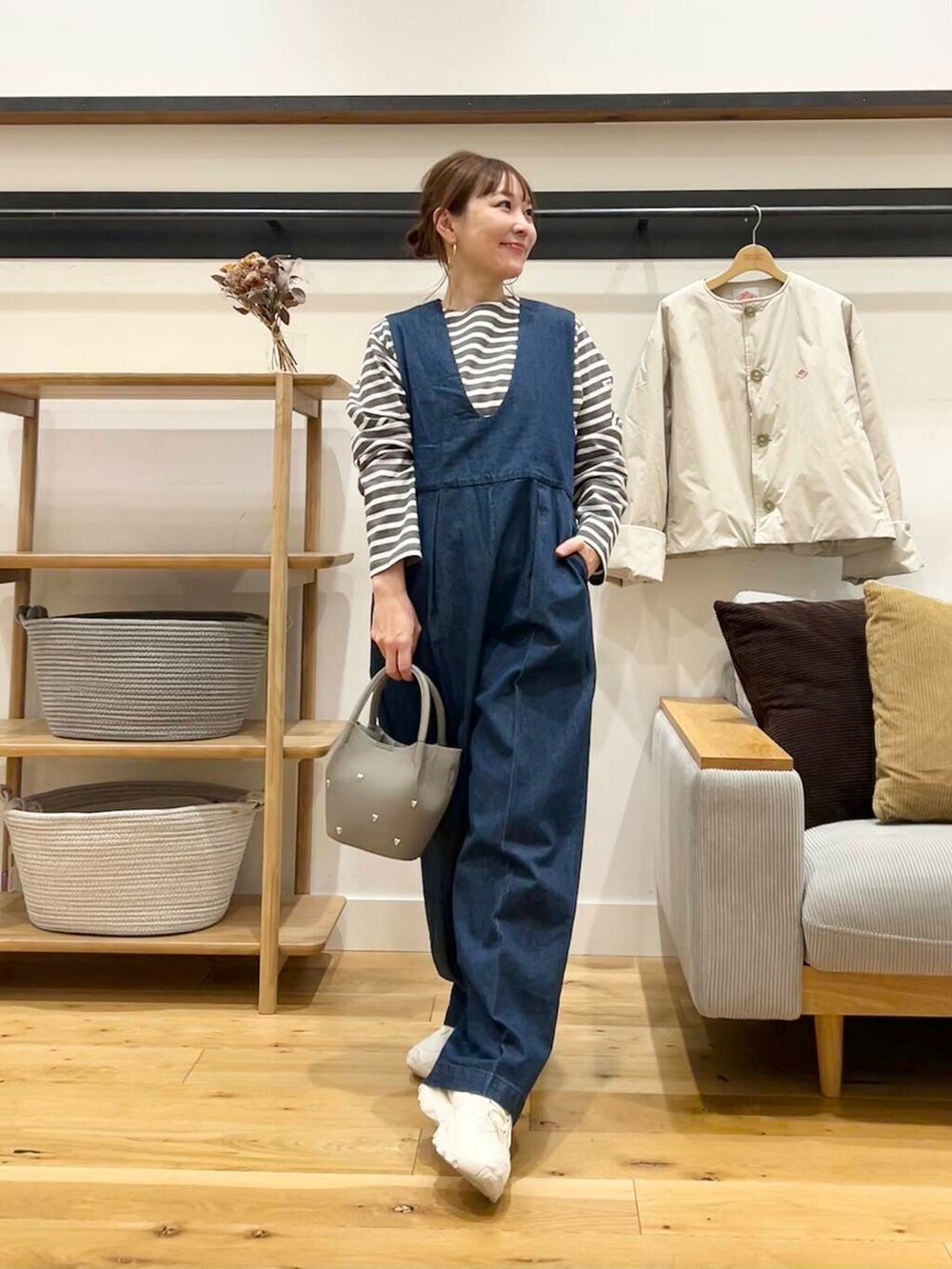「doors、低身長コーデ、40代、骨格ストレート、イエベ春、ストレート×イエベ春、ストレート×イエベ、私の推しデニムスタイル」｜「NIKEのNIKE　TC7900（スニーカー、ホワイト系）」を使った、+++ゆき+++さん（レディース・151cm）の春コーディネートの5枚目の写真