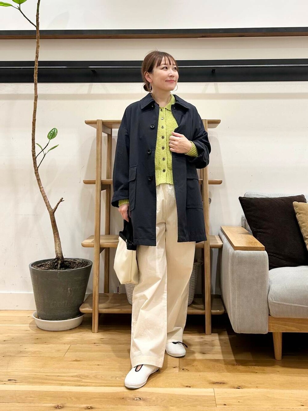 「doors、低身長コーデ、40代、春カラーコーデ、骨格ストレート、イエベ春、ストレート×イエベ春、春アウターコーデ、ストレート×イエベ」｜「FORK&SPOONのFORK&SPOON　バルカラーライトコート（ステンカラーコート、ブルー系）」を使った、+++ゆき+++さん（レディース・151cm）の春コーディネートの5枚目の写真