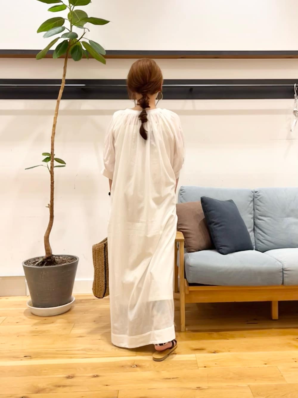 「URBAN RESEARCH DOORSのコットンボイルカフタンワンピース(ワンピース、ホワイト系)」を使った、+++ゆき+++さん(レディース・151cm)の夏コーディネートの4枚目の写真