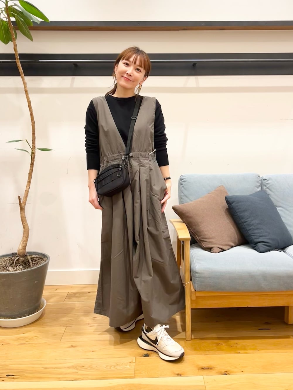 「Gramicciの『別注』GRAMICCI　アクティブナイロンサロペット（サロペット/オーバーオール、グレー系）」を使った、+++ゆき+++さん（レディース・151cm）の冬コーディネートの4枚目の写真