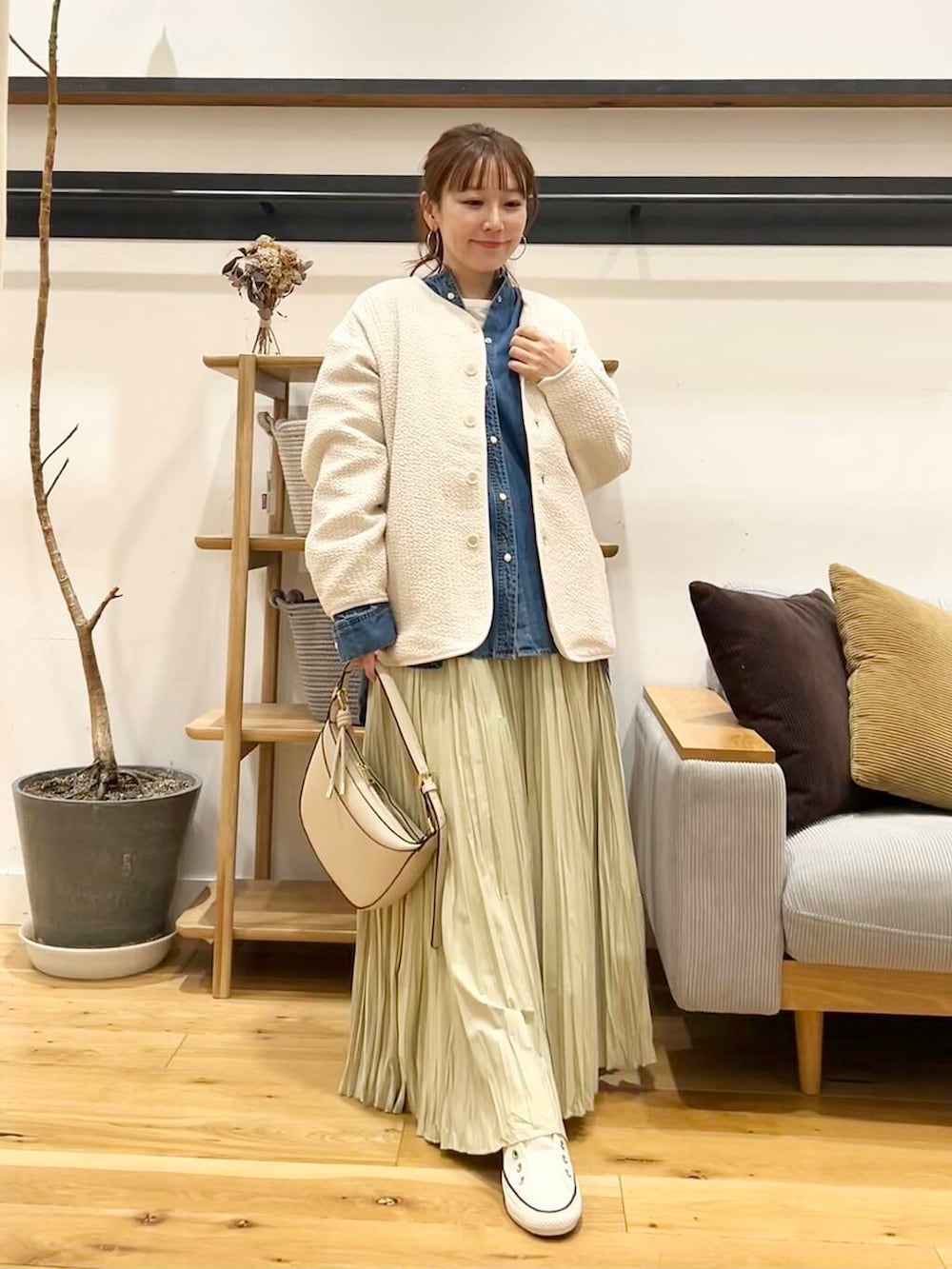 「doors、低身長コーデ、40代、骨格ストレート、イエベ春、ストレート×イエベ春、私の推しデニムスタイル、スタッフが狙う春の新作」｜「URBAN RESEARCH DOORSのキルトノーカラージャケット（ノーカラージャケット、ホワイト系）」を使った、+++ゆき+++さん（レディース・151cm）の冬コーディネートの5枚目の写真