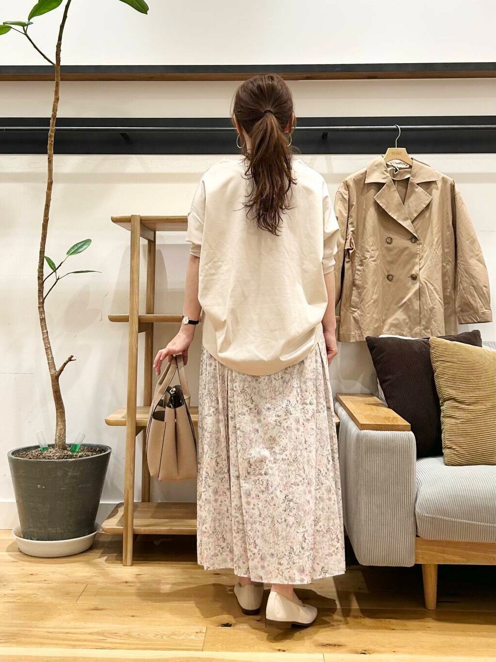 「doors、低身長コーデ、40代、骨格ストレート、イエベ春、ストレート×イエベ春、ストレート×イエベ、春のジャケットスタイル」｜「URBAN RESEARCH DOORSのショートダブルコート（その他アウター、ベージュ系）」を使った、+++ゆき+++さん（レディース・151cm）の春コーディネートの5枚目の写真