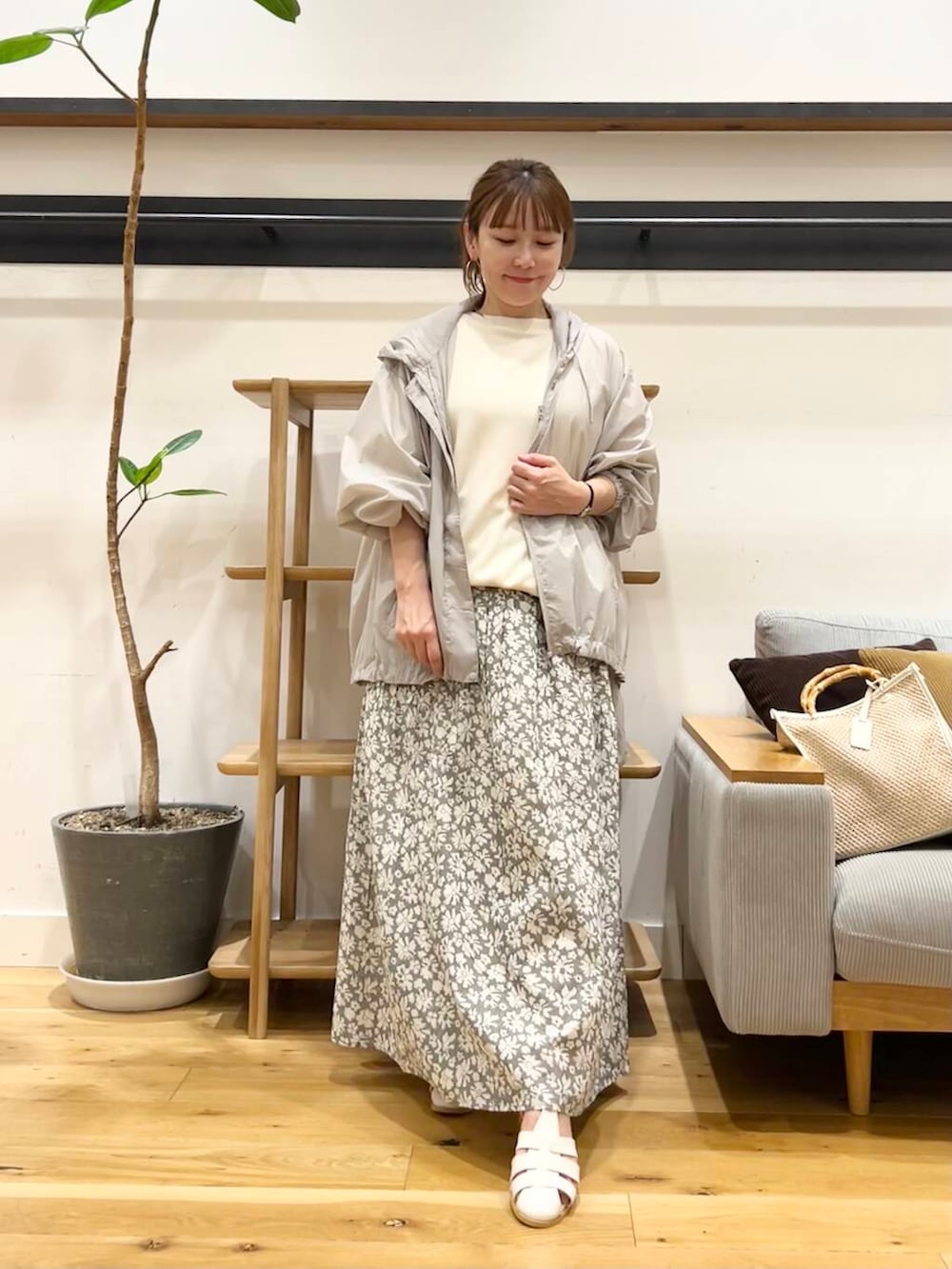 「doors、低身長コーデ、40代、骨格ストレート、イエベ春、ストレート×イエベ春、ストレート×イエベ、初夏アウター」|「URBAN RESEARCH DOORSのタックフライスワイドTシャツ(Tシャツ/カットソー、ベージュ系)」を使った、+++ゆき+++さん(レディース・151cm)の春コーディネートの5枚目の写真