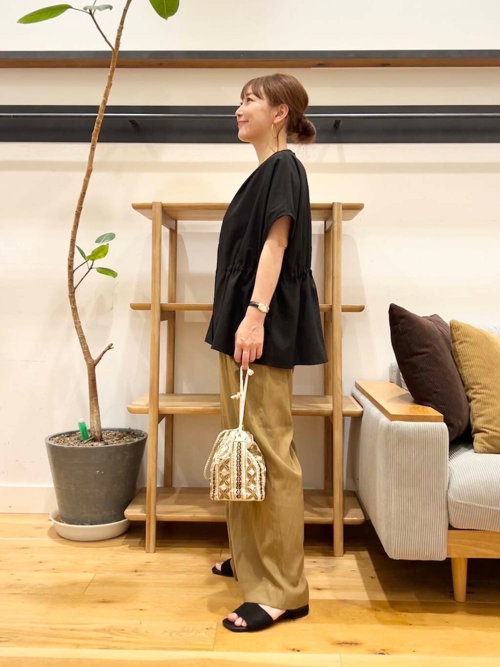 「doors、低身長コーデ、40代、骨格ストレート、イエベ春、ストレート×イエベ春、ストレート×イエベ、最旬サンダルスタイル」|「URBAN RESEARCH DOORSのインドビーズ巾着バッグ(ショルダーバッグ、ホワイト系)」を使った、+++ゆき+++さん(レディース・151cm)の夏コーディネートの2枚目の写真