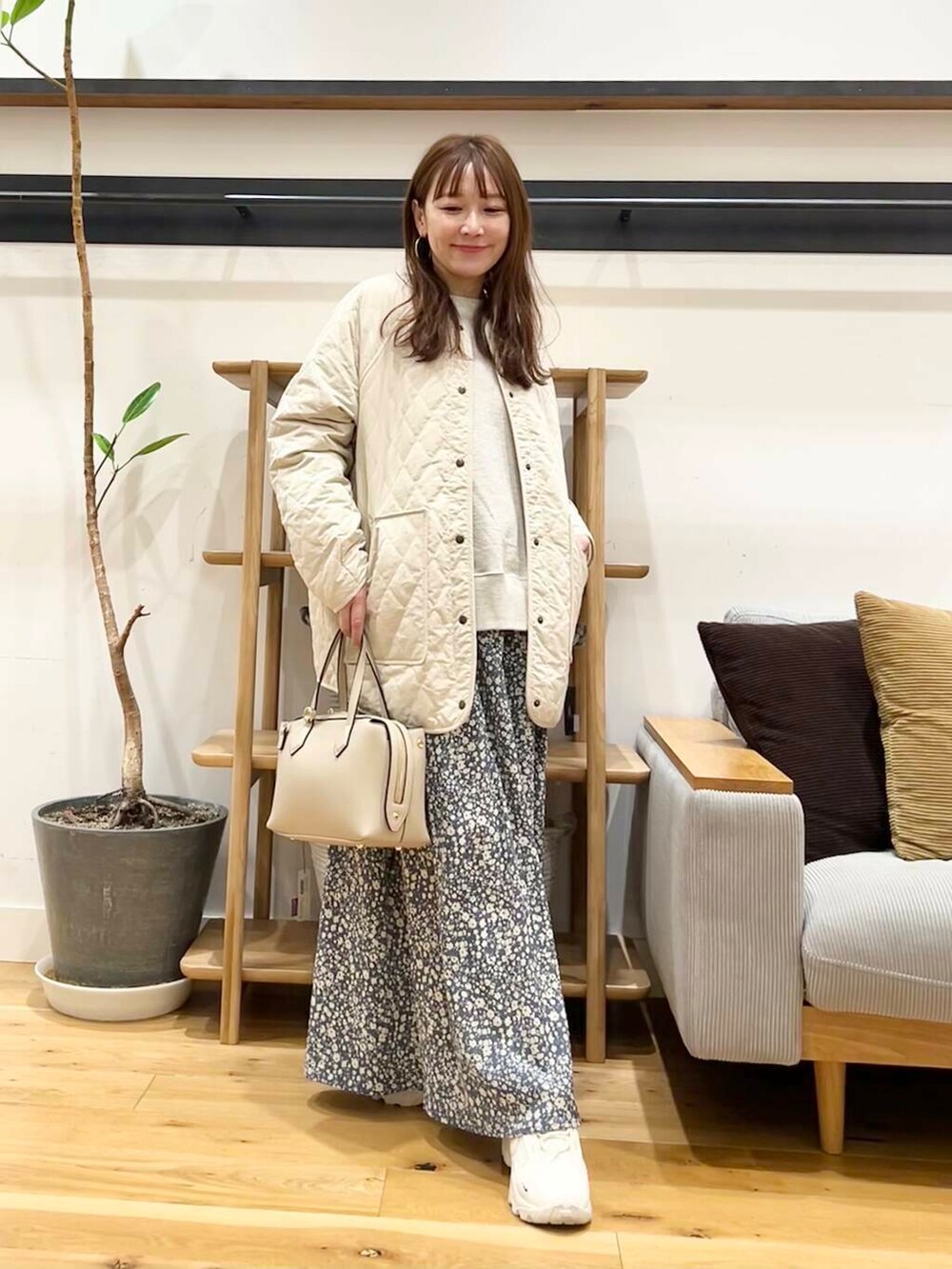 「doors、低身長コーデ、40代、骨格ストレート、イエベ春、ストレート×イエベ春、ストレート×イエベ、最旬スウェットコーデ」|「NIKEのNIKE TC7900(スニーカー、ホワイト系)」を使った、+++ゆき+++さん(レディース・151cm)の春コーディネートの7枚目の写真