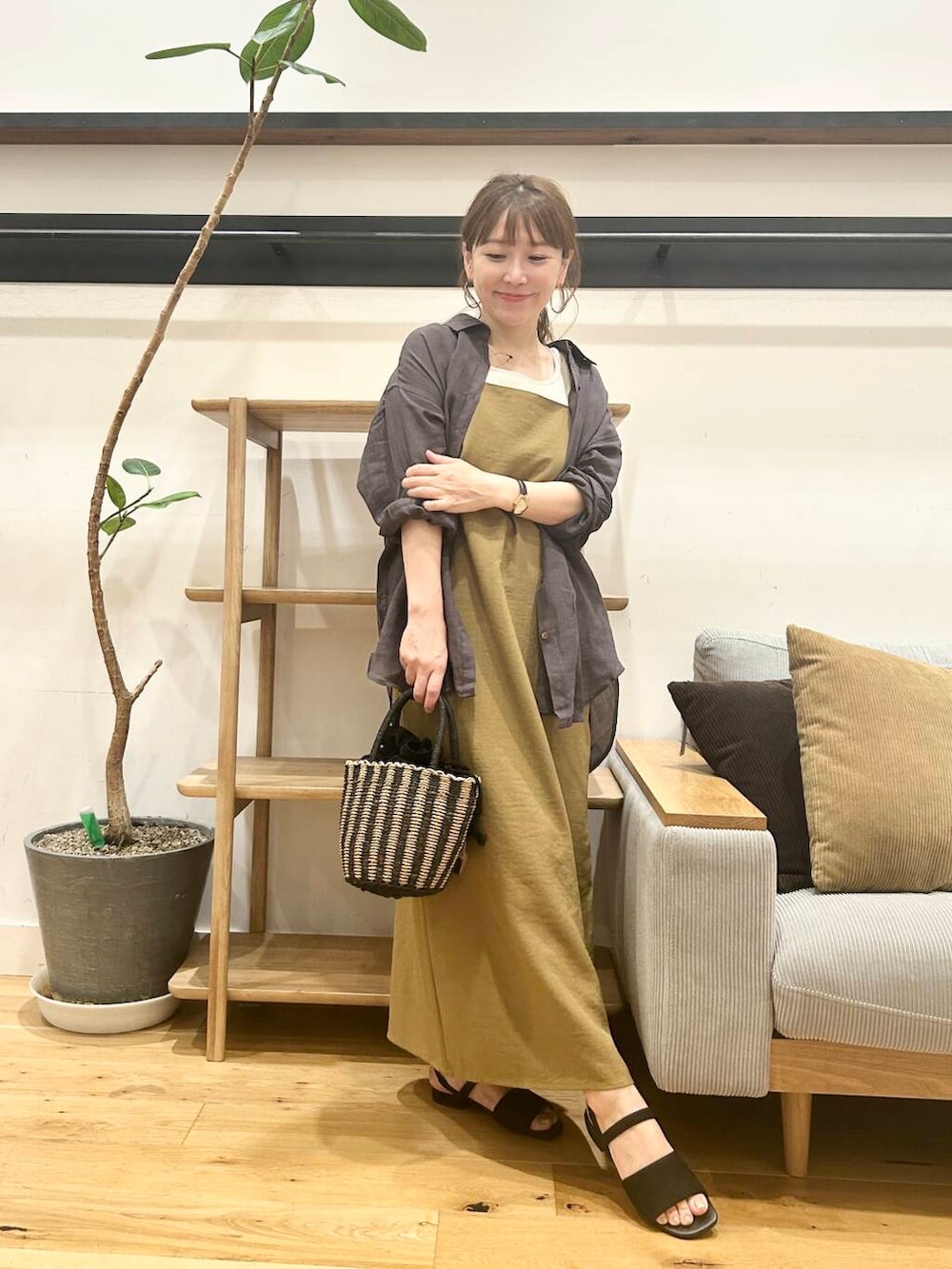 「doors、低身長コーデ、40代、骨格ストレート、イエベ春、ストレート×イエベ、ワンピース×低身長」|「URBAN RESEARCH DOORSの巾着カゴバッグ(ハンドバッグ、ブラック系)」を使った、+++ゆき+++さん(レディース・151cm)の夏コーディネートの6枚目の写真