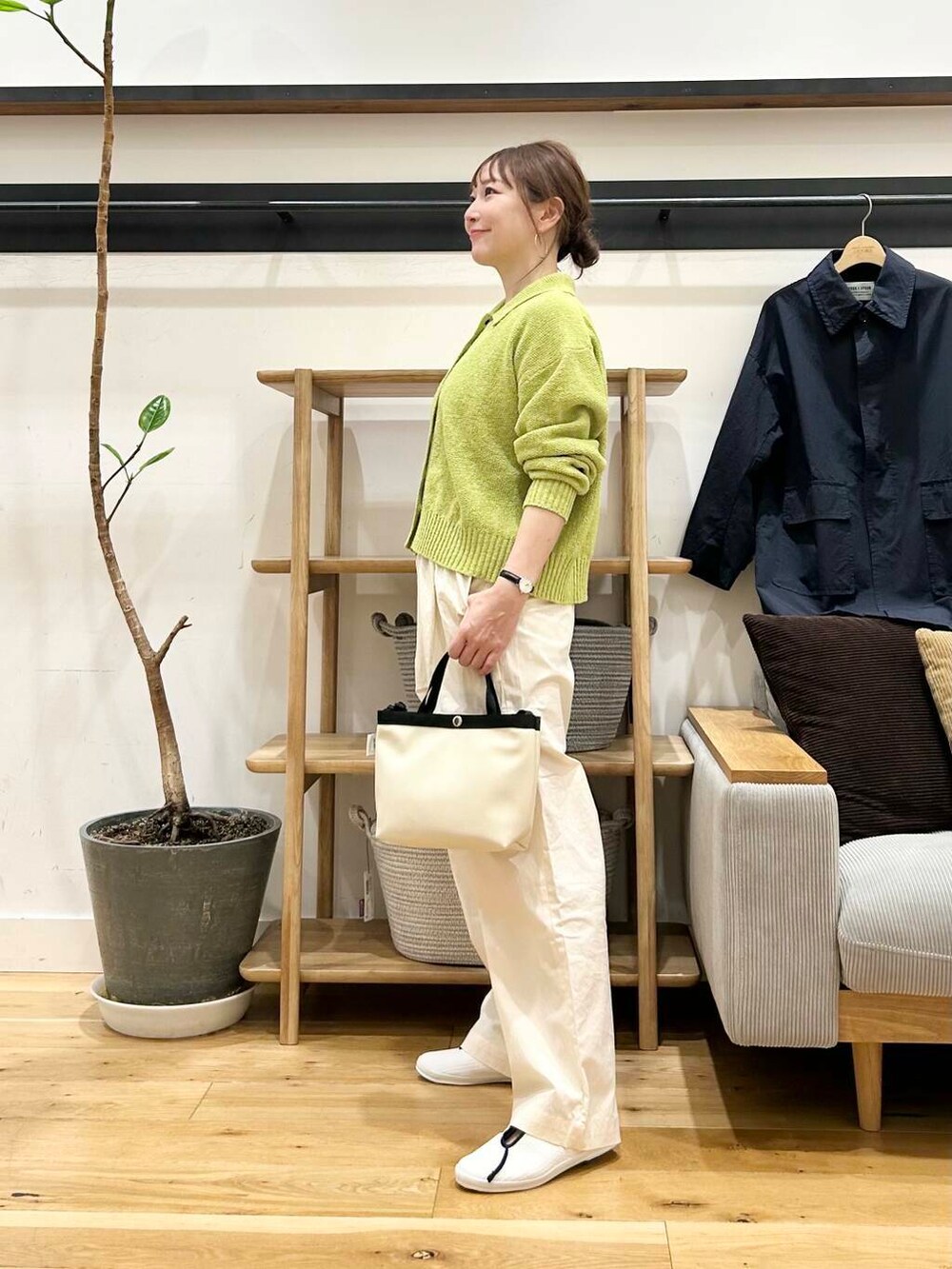 「doors、低身長コーデ、40代、春カラーコーデ、骨格ストレート、イエベ春、ストレート×イエベ春、春アウターコーデ、ストレート×イエベ」｜「FORK&SPOONのFORK&SPOON　バルカラーライトコート（ステンカラーコート、ブルー系）」を使った、+++ゆき+++さん（レディース・151cm）の春コーディネートの2枚目の写真