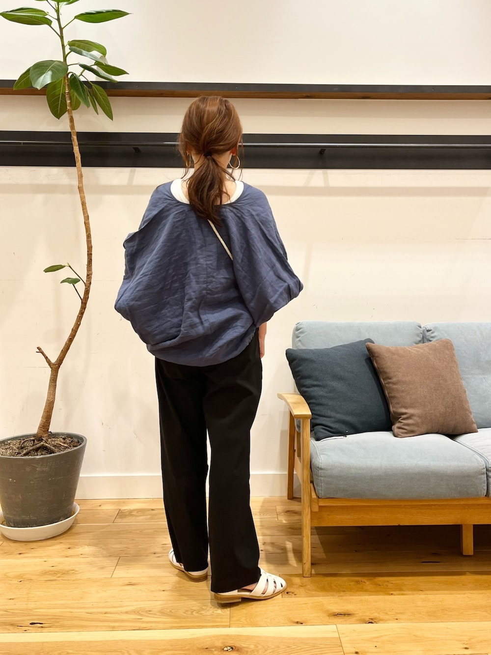 「URBAN RESEARCH DOORSのリネンドロストドルマンブラウス(シャツ/ブラウス、ブルー系)」を使った、+++ゆき+++さん(レディース・151cm)の春コーディネートの3枚目の写真