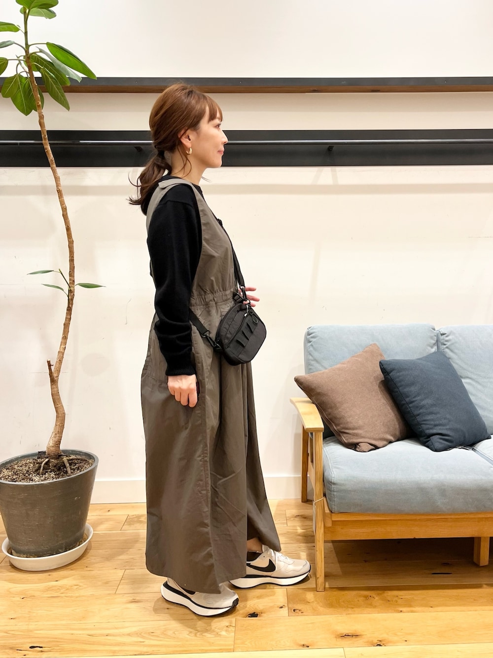 「Gramicciの『別注』GRAMICCI　アクティブナイロンサロペット（サロペット/オーバーオール、グレー系）」を使った、+++ゆき+++さん（レディース・151cm）の冬コーディネートの2枚目の写真