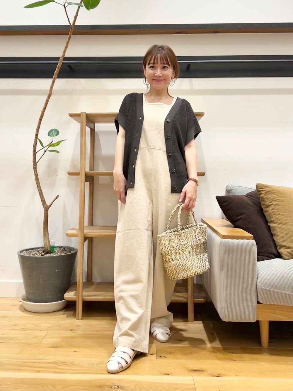 「サマーニット、doors、低身長コーデ、骨格ストレート、イエベ春、ストレート×イエベ春、ストレート×イエベ」｜「URBAN RESEARCH DOORSのグルカサンダル（サンダル、ホワイト系）」を使った、+++ゆき+++さん（レディース・151cm）の春コーディネートの3枚目の写真