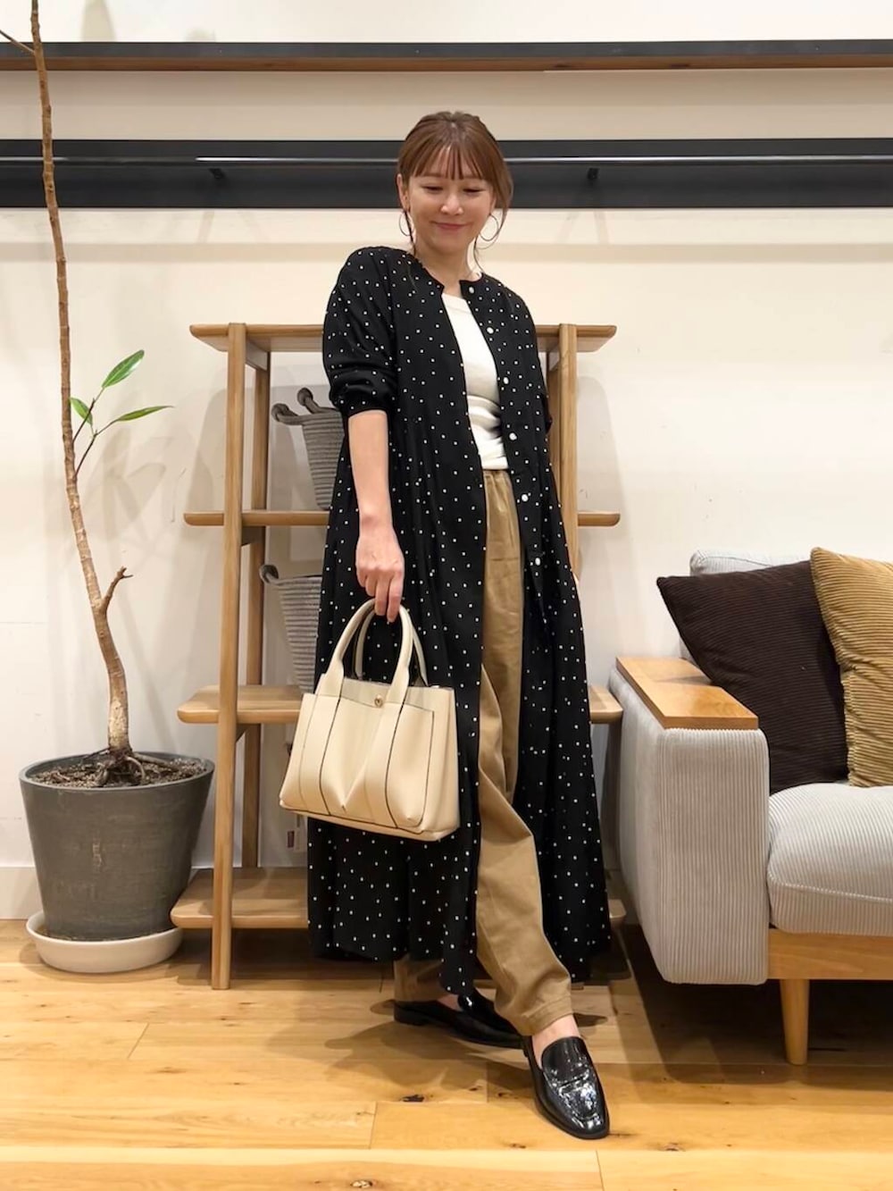 「doors、低身長コーデ、40代、春カラーコーデ、骨格ストレート、イエベ春、ストレート×イエベ春、ストレート×イエベ」｜「RODE SKOのプチダブルポケットトートバッグ（トートバッグ、ホワイト系）」を使った、+++ゆき+++さん（レディース・151cm）の春コーディネートの6枚目の写真