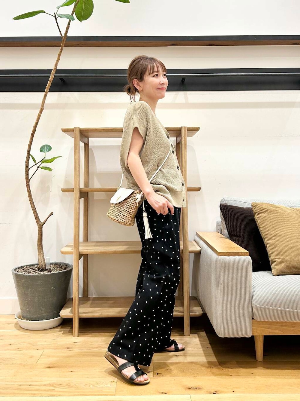 「doors、低身長コーデ、40代、骨格ストレート、イエベ春、ストレート×イエベ春、リネン着こなし術」｜「RODE SKOのペーパーコンビショルダーバッグ（ショルダーバッグ、イエロー系）」を使った、+++ゆき+++さん（レディース・151cm）の夏コーディネートの5枚目の写真