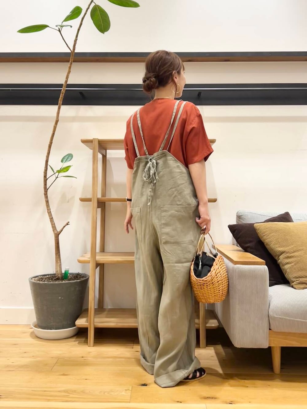 「リネン、doors、低身長コーデ、40代、骨格ストレート、イエベ春、ストレート×イエベ春、ストレート×イエベ」｜「URBAN RESEARCH DOORSのグルカサンダル（サンダル、ブラック系）」を使った、+++ゆき+++さん（レディース・151cm）の春コーディネートの3枚目の写真