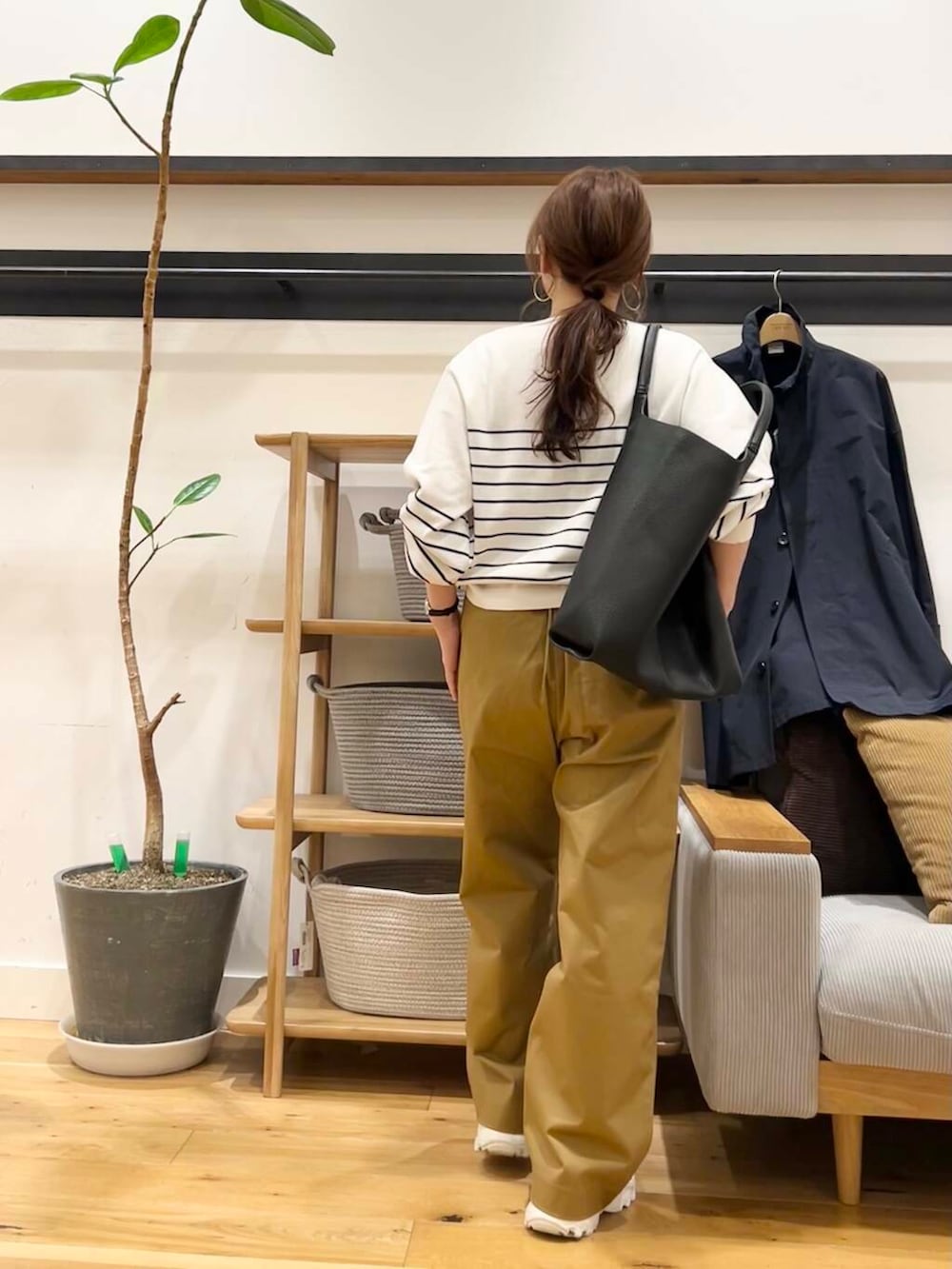 「doors、低身長コーデ、40代、骨格ストレート、イエベ春、ストレート×イエベ春、ストレート×イエベ、春のジャケットスタイル」|「NIKEのNIKE TC7900(スニーカー、ホワイト系)」を使った、+++ゆき+++さん(レディース・151cm)の春コーディネートの4枚目の写真