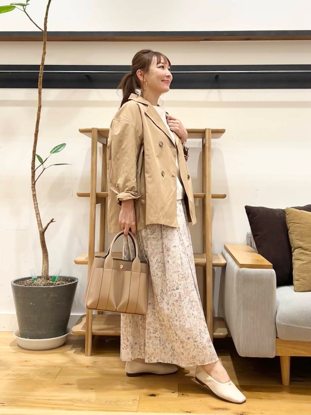 「doors、低身長コーデ、40代、骨格ストレート、イエベ春、ストレート×イエベ春、ストレート×イエベ、春のジャケットスタイル」｜「URBAN RESEARCH DOORSのショートダブルコート（その他アウター、ベージュ系）」を使った、+++ゆき+++さん（レディース・151cm）の春コーディネートの8枚目の写真