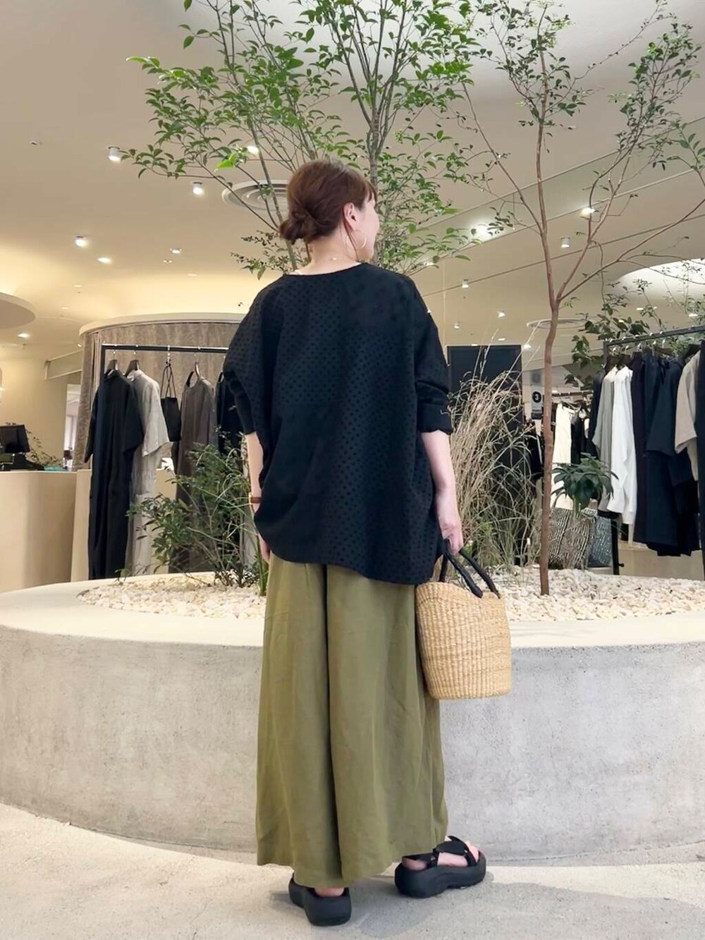 「doors、低身長コーデ、40代、骨格ストレート、イエベ春、ストレート×イエベ春、ストレート×イエベ、万能ブラウスコーデ」｜「かぐれの『2WAY仕様』 ジャガードパッチワークブラウス（シャツ/ブラウス、ブラック系）」を使った、+++ゆき+++さん（レディース・151cm）の夏コーディネートの3枚目の写真