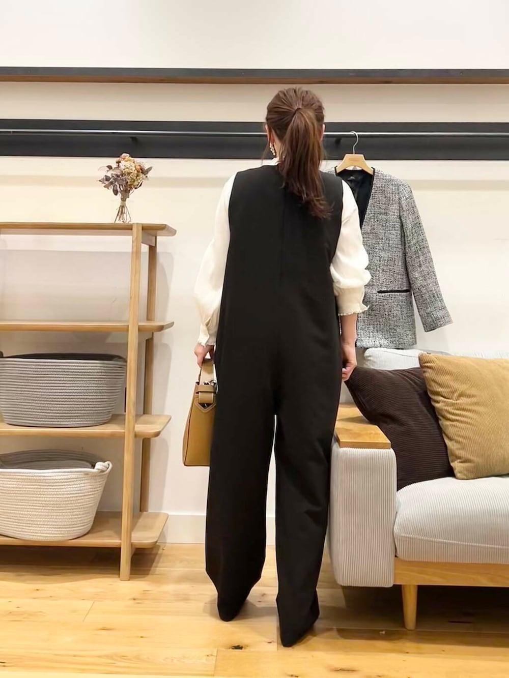 「セレモニースタイル、doors、低身長コーデ、40代、骨格ストレート、イエベ春、ストレート×イエベ春、ストレート×イエベ、スタッフのこれ買いました、ブラウスが主役の春コーデ」｜「URBAN RESEARCH DOORSのピンタックフリルスタンドカラーブラウス（シャツ/ブラウス、ホワイト系）」を使った、+++ゆき+++さん（レディース・151cm）の冬コーディネートの4枚目の写真