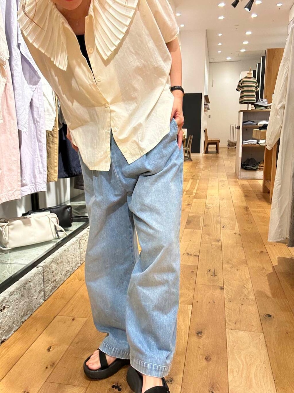 「シャツスタイル、低身長コーデ、40代、骨格ストレート、イエベ春、ストレート×イエベ春、ストレート×イエベ、洒落見えイージーパンツ×サンダル、私が選ぶセールアイテム25ss」|「TevaのTeva W HURRICANE XLT2 AMPSOLE(サンダル、ブラック系)」を使った、+++ゆき+++さん(レディース・151cm)の夏コーディネートの2枚目の写真