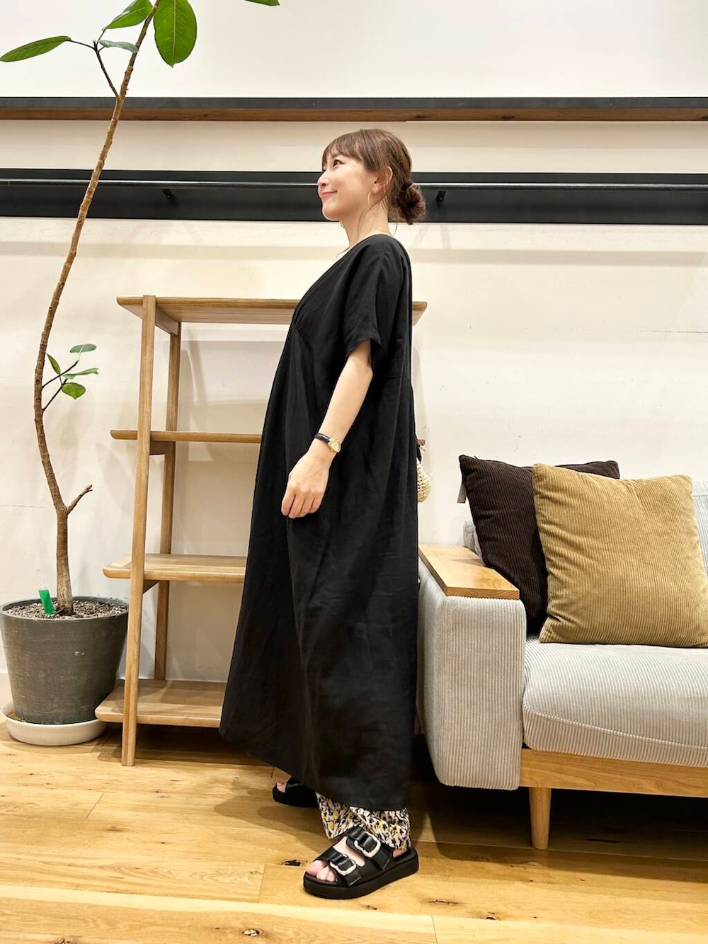「doors、低身長コーデ、40代、骨格ストレート、イエベ春、ストレート×イエベ春、ストレート×イエベ、洒落見えイージーパンツ×サンダル、私が選ぶセールアイテム25ss」|「RODE SKOのペーパーコンビショルダーバッグ(ショルダーバッグ、ベージュ系)」を使った、+++ゆき+++さん(レディース・151cm)の夏コーディネートの2枚目の写真