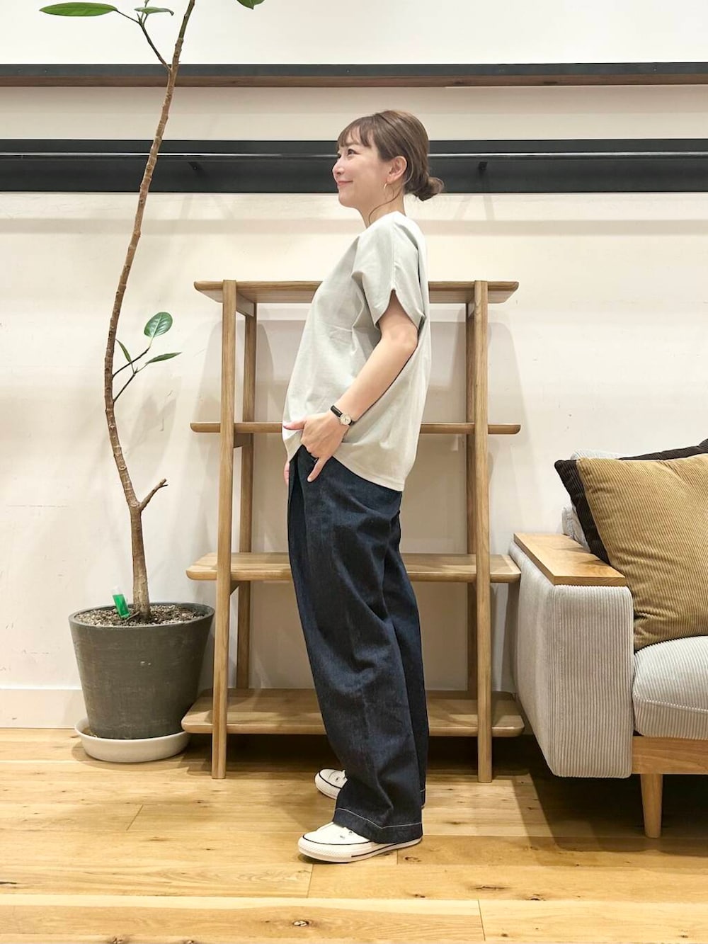 「doors、低身長コーデ、40代、骨格ストレート、イエベ春、ストレート×イエベ春、ストレート×イエベ、私の推しデニムスタイル」｜「URBAN RESEARCH DOORSのドライコットンボートネックプルオーバー（Tシャツ/カットソー、グリーン系）」を使った、+++ゆき+++さん（レディース・151cm）の春コーディネートの2枚目の写真