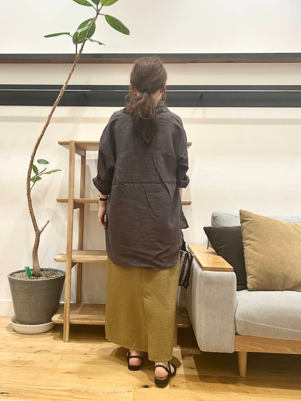 「doors、低身長コーデ、40代、骨格ストレート、イエベ春、ストレート×イエベ、ワンピース×低身長」|「URBAN RESEARCH DOORSの巾着カゴバッグ(ハンドバッグ、ブラック系)」を使った、+++ゆき+++さん(レディース・151cm)の夏コーディネートの3枚目の写真