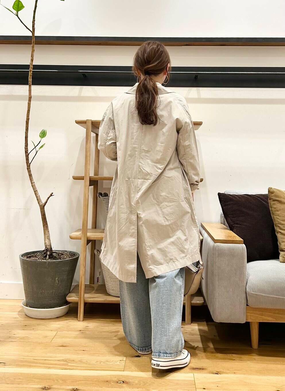 「doors、低身長コーデ、40代、骨格ストレート、イエベ春、ストレート×イエベ春、ストレート×イエベ、ブラウスが主役の春コーデ」|「URBAN RESEARCH DOORSの2タックギャザーデニムパンツ(デニムパンツ、ブルー系)」を使った、+++ゆき+++さん(レディース・151cm)の春コーディネートの7枚目の写真