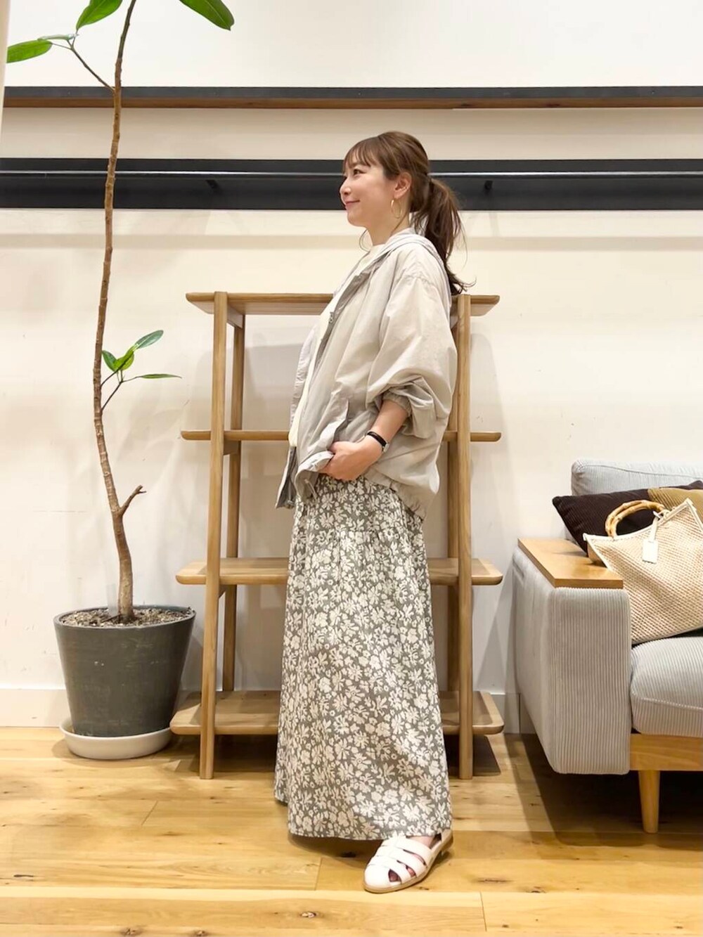 「doors、低身長コーデ、40代、骨格ストレート、イエベ春、ストレート×イエベ春、ストレート×イエベ、初夏アウター」|「URBAN RESEARCH DOORSのタックフライスワイドTシャツ(Tシャツ/カットソー、ベージュ系)」を使った、+++ゆき+++さん(レディース・151cm)の春コーディネートの6枚目の写真
