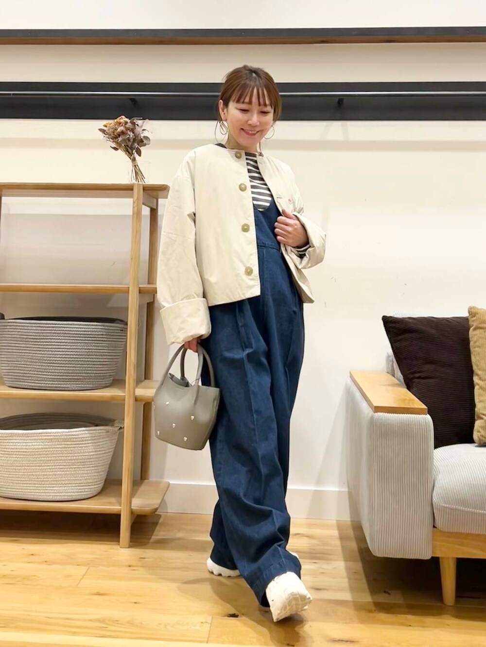 「doors、低身長コーデ、40代、骨格ストレート、イエベ春、ストレート×イエベ春、ストレート×イエベ、私の推しデニムスタイル」｜「NIKEのNIKE　TC7900（スニーカー、ホワイト系）」を使った、+++ゆき+++さん（レディース・151cm）の春コーディネートの6枚目の写真