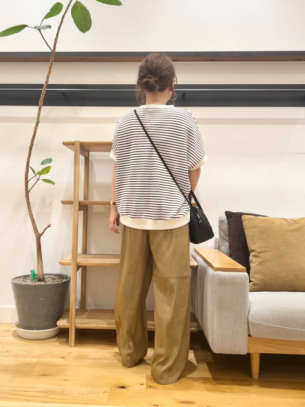 「doors、低身長コーデ、40代、骨格ストレート、イエベ春、ストレート×イエベ春、ストレート×イエベ、一枚で決まるtシャツ」｜「URBAN RESEARCH DOORSの『一部WEB限定カラー』セパレートフラットサンダル（サンダル、ブラック系）」を使った、+++ゆき+++さん（レディース・151cm）の夏コーディネートの3枚目の写真