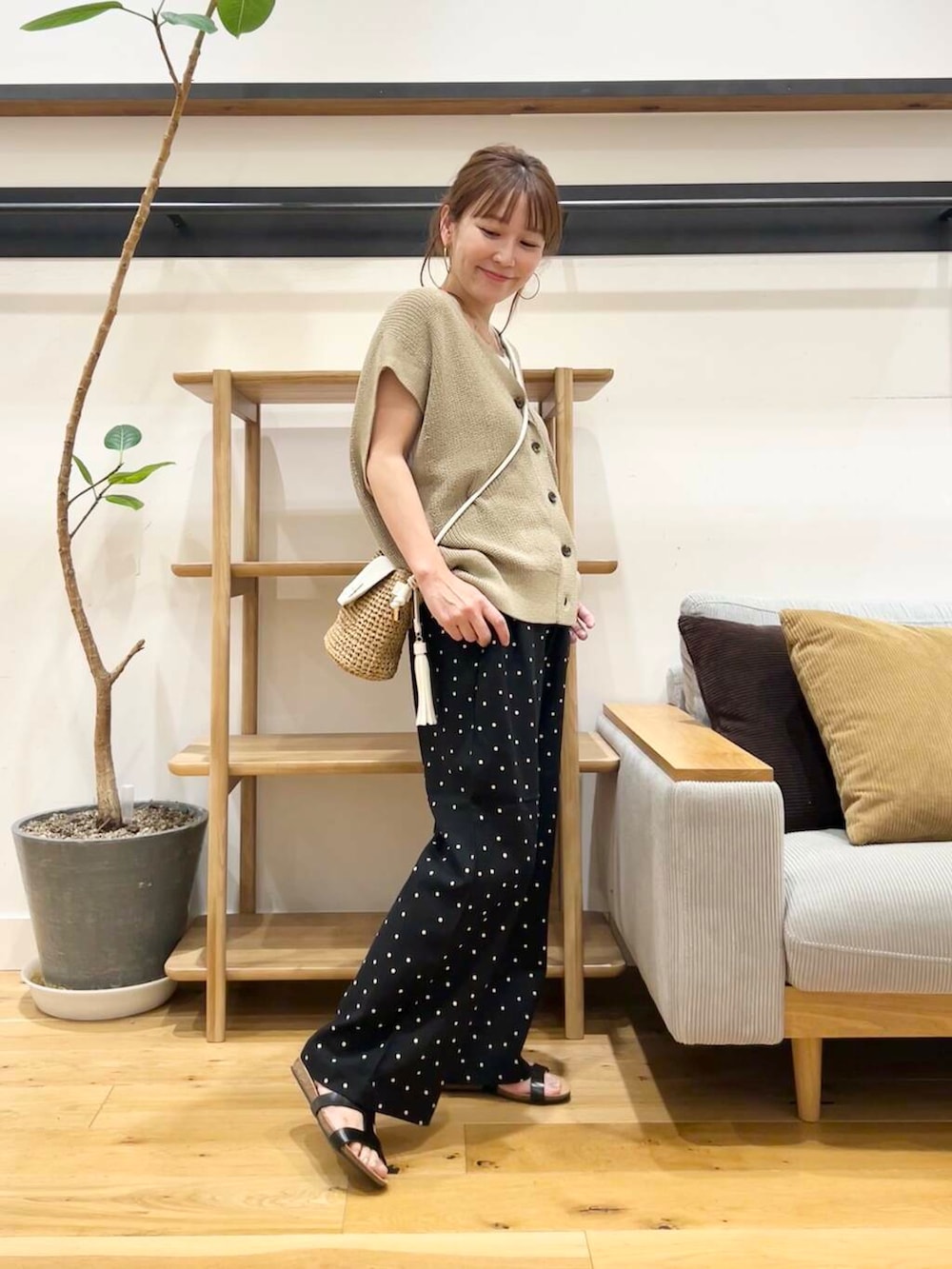「doors、低身長コーデ、40代、骨格ストレート、イエベ春、ストレート×イエベ春、リネン着こなし術」｜「RODE SKOのペーパーコンビショルダーバッグ（ショルダーバッグ、イエロー系）」を使った、+++ゆき+++さん（レディース・151cm）の夏コーディネートの3枚目の写真