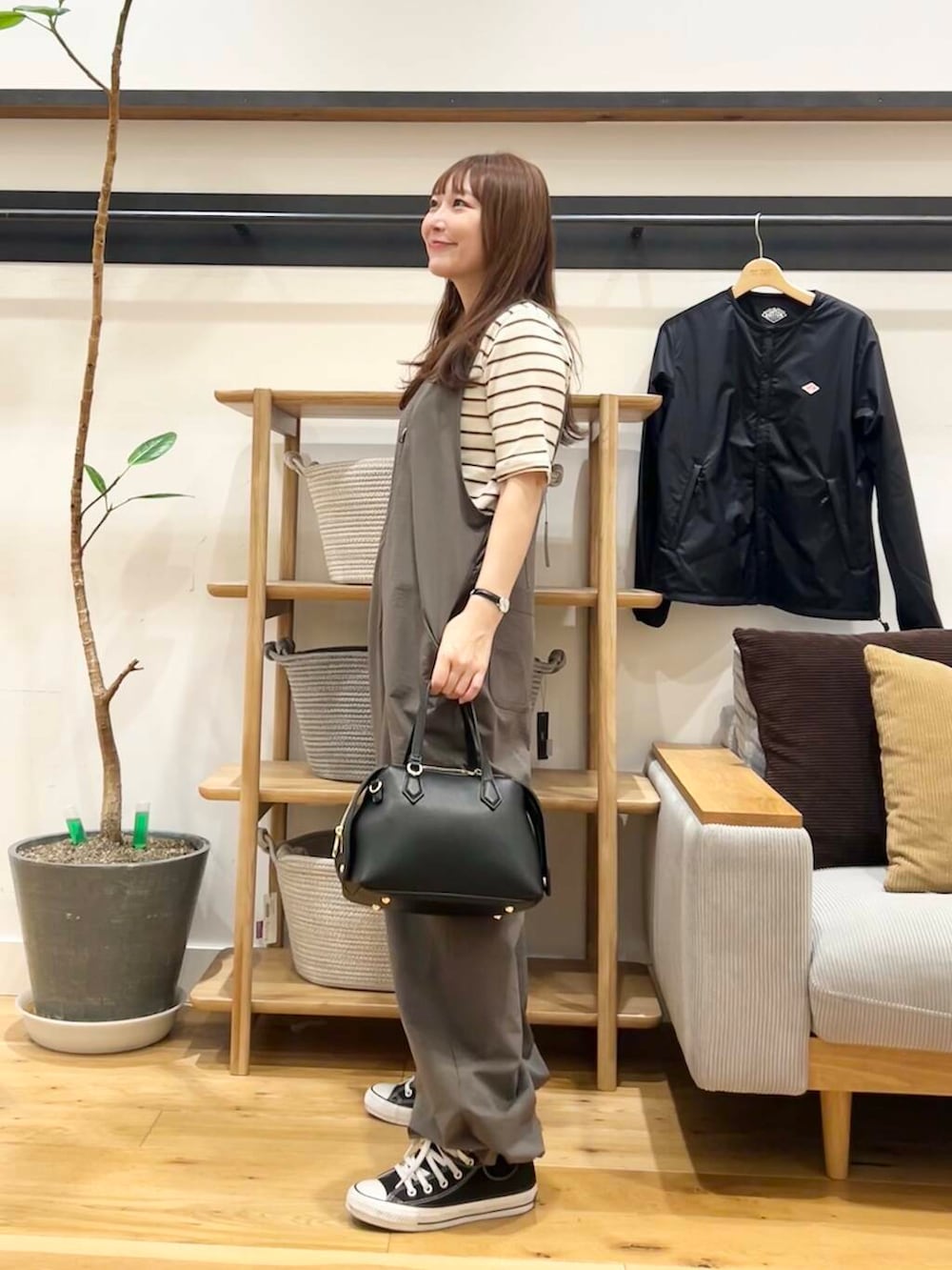 「doors、低身長コーデ、40代、春カラーコーデ、骨格ストレート、イエベ春、ストレート×イエベ春、ストレート×イエベ」｜「FORK&SPOONのFORK&SPOON　フロントジップオールインワン（つなぎ/オールインワン、ブラウン系）」を使った、+++ゆき+++さん（レディース・151cm）の春コーディネートの2枚目の写真