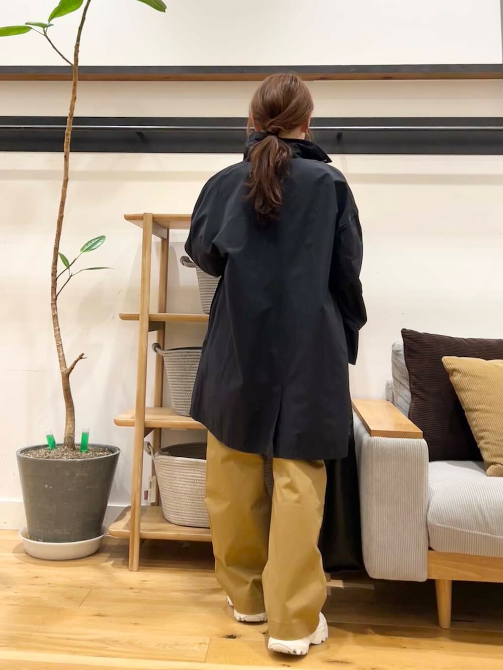「doors、低身長コーデ、40代、骨格ストレート、イエベ春、ストレート×イエベ春、ストレート×イエベ、春のジャケットスタイル」|「NIKEのNIKE TC7900(スニーカー、ホワイト系)」を使った、+++ゆき+++さん(レディース・151cm)の春コーディネートの8枚目の写真