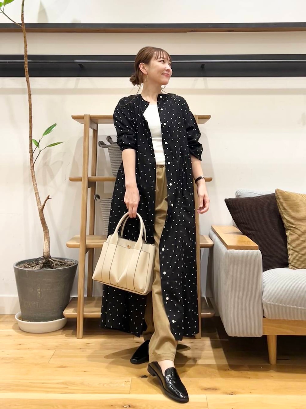 「doors、低身長コーデ、40代、春カラーコーデ、骨格ストレート、イエベ春、ストレート×イエベ春、ストレート×イエベ」｜「RODE SKOのプチダブルポケットトートバッグ（トートバッグ、ホワイト系）」を使った、+++ゆき+++さん（レディース・151cm）の春コーディネートの4枚目の写真