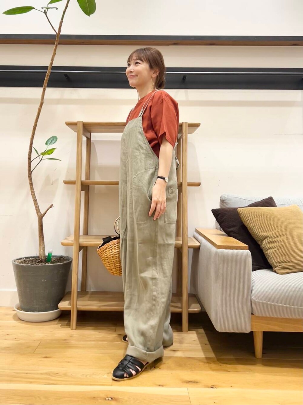 「リネン、doors、低身長コーデ、40代、骨格ストレート、イエベ春、ストレート×イエベ春、ストレート×イエベ」｜「URBAN RESEARCH DOORSのグルカサンダル（サンダル、ブラック系）」を使った、+++ゆき+++さん（レディース・151cm）の春コーディネートの2枚目の写真